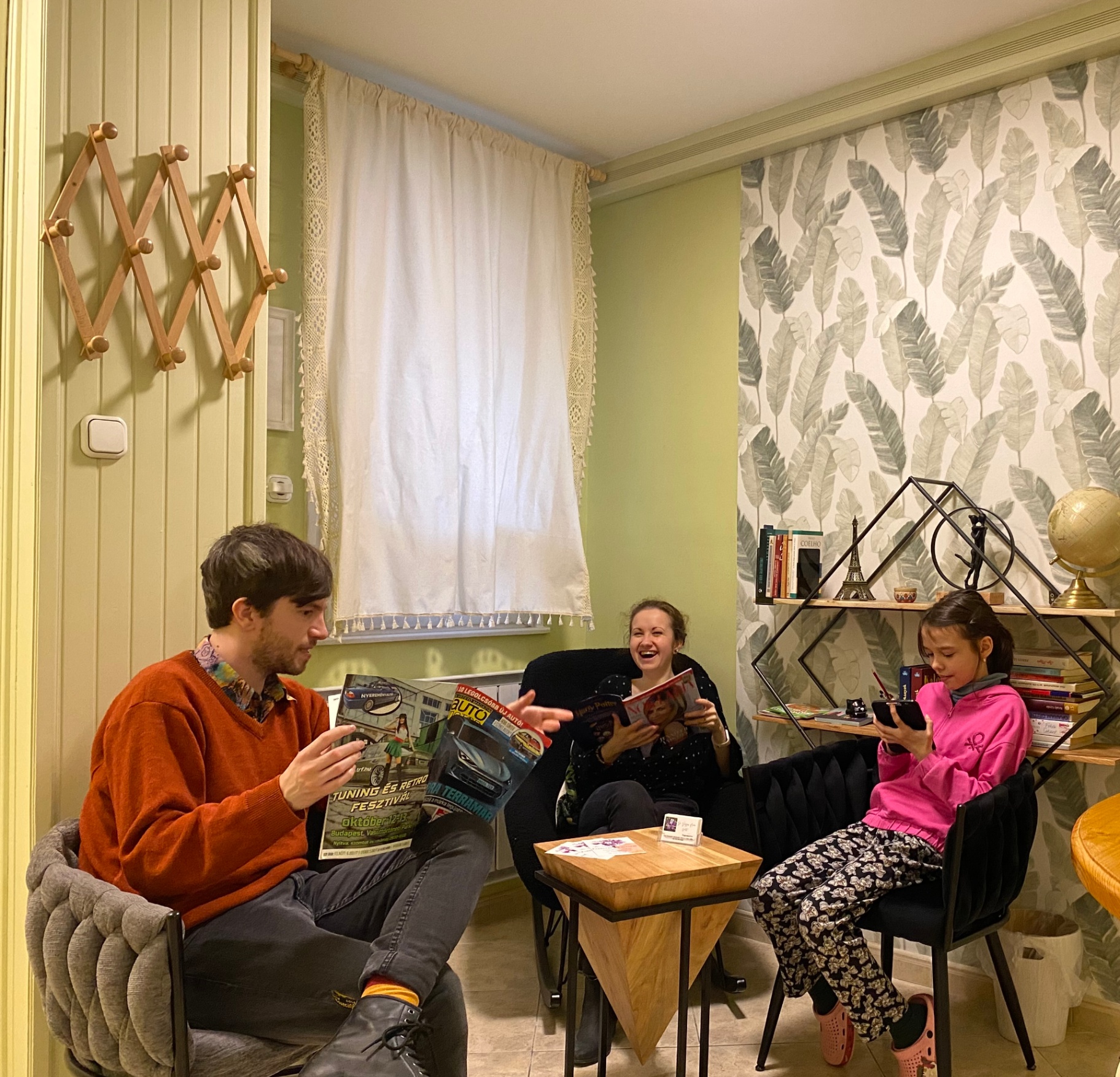 Családok a MályvaDent várójában